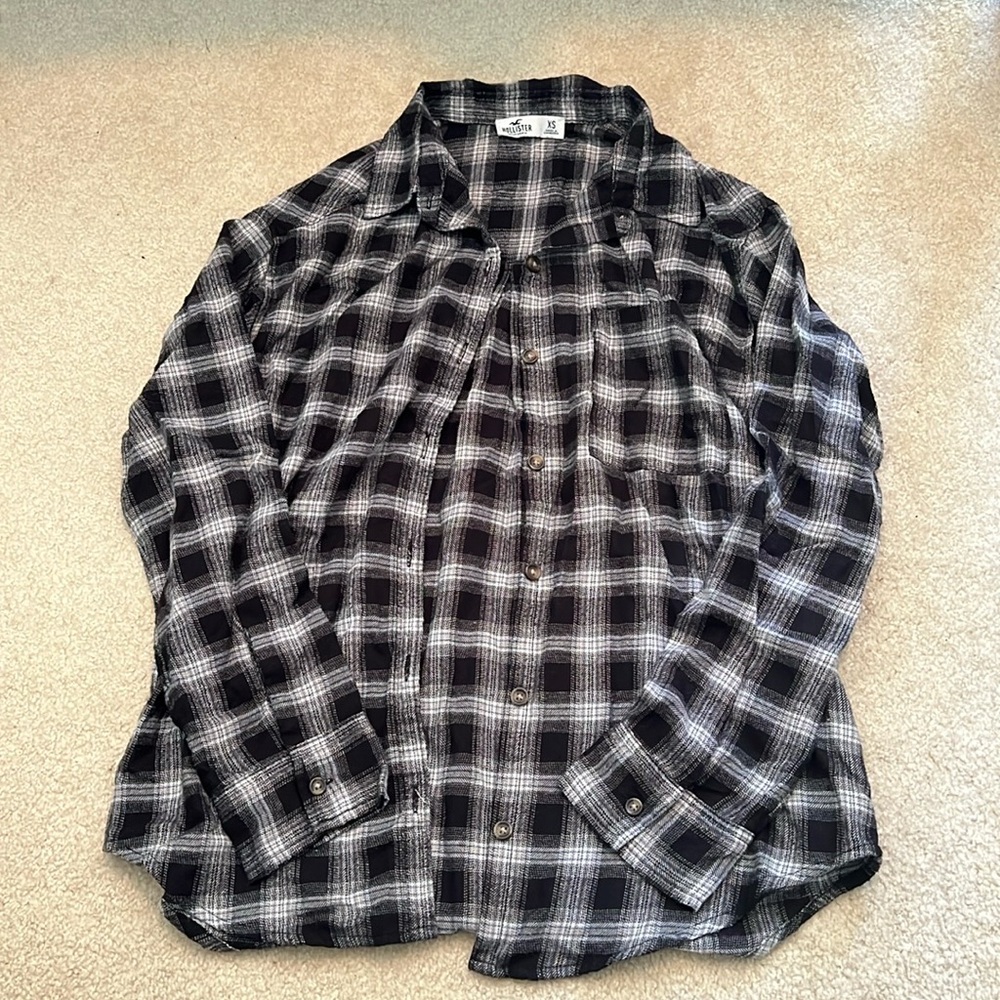 Women’s XS Black and White Flannel Button Down Shirt